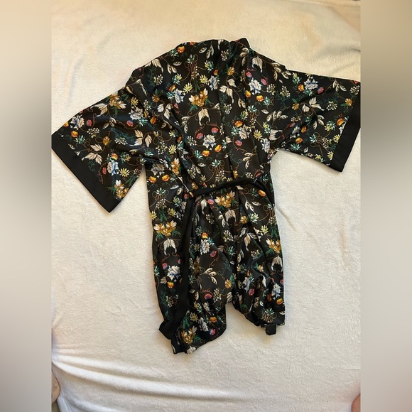 Victoria's Secret Black Forest Front Tie Kimono Style Robe XS Small Short​ - Picture 2 of 5
